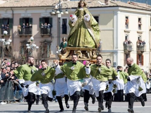 La Madonna che scappa: i riti di Pasqua a Sulmona